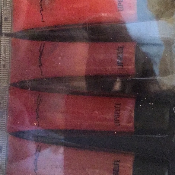 Mac lipgloss set,, never used,, just sitting around,,, beautiful gloss, - Picture 3 of 5